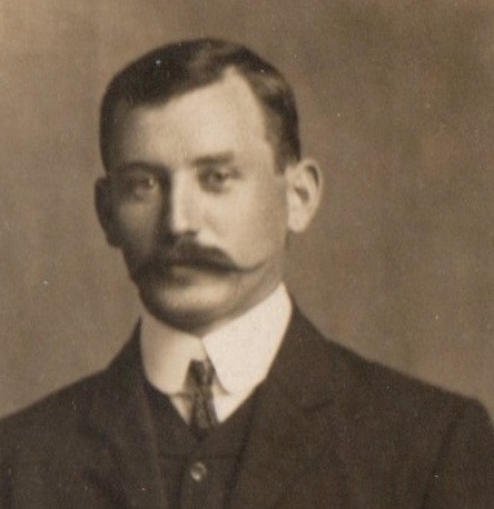 Photo of photos/John Peter (Jack) McLennan b1882NZ portrait